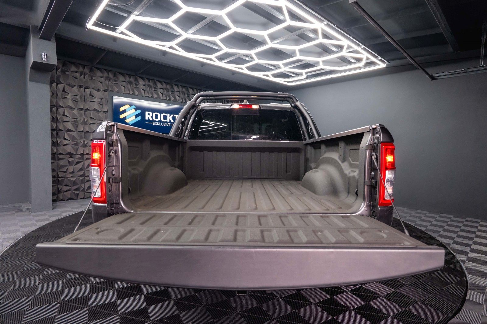 Fahrzeugabbildung Dodge RAM 5.7 V8 HEMI 4x4 OFFROAD Night Limited 19%