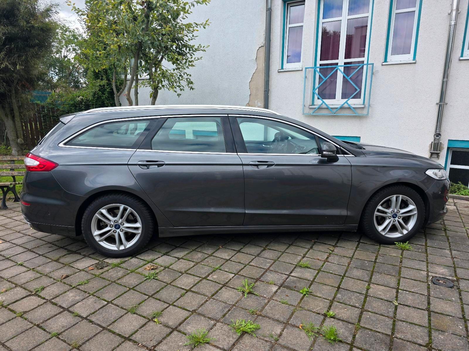 Ford Mondeo 2014 — interior