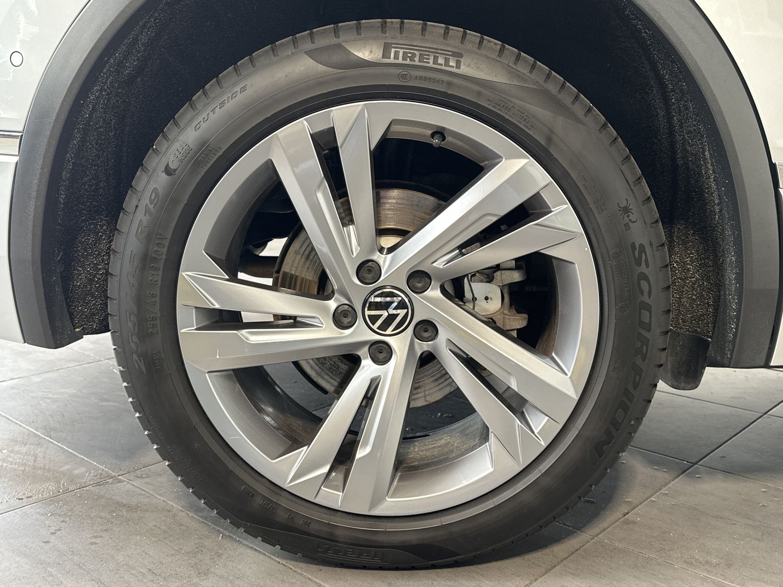 Fahrzeugabbildung Volkswagen Tiguan 1.4 TSI eHybrid R-Line NAV+MATRIX+360°+PP