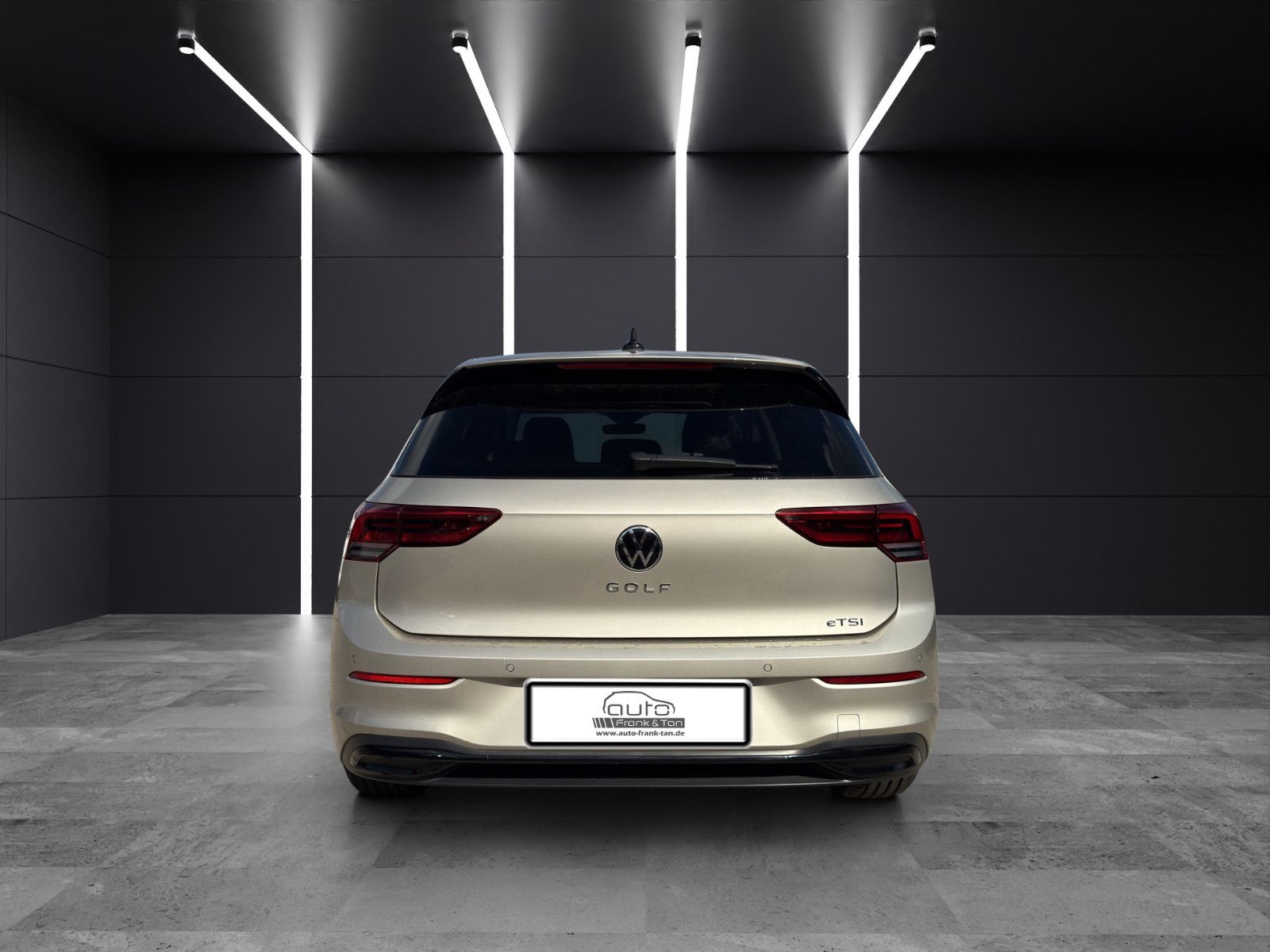 Fahrzeugabbildung Volkswagen Golf VIII 1.5 eTSI ACC/Apple/Ambiente/Keyless