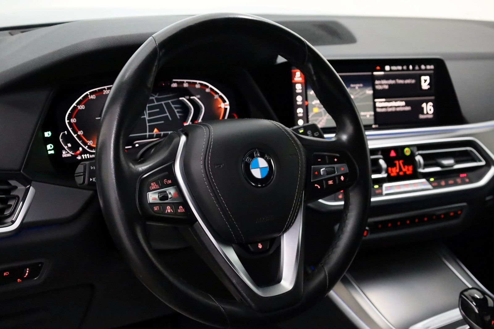 Fahrzeugabbildung BMW X5 xDrive 30d Leder,Navi,LED,PanDach,HeadUp,360°