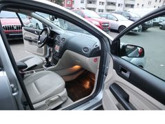 Fahrzeugabbildung Ford Focus Ghia Navi Tempo Klima Leder SHZ