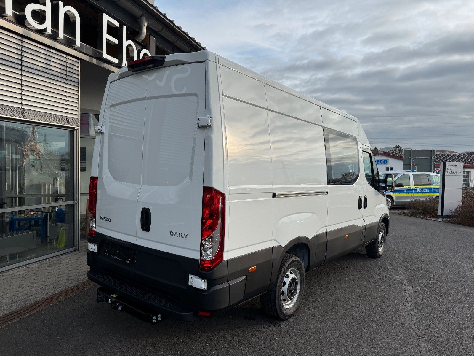 Fahrzeugabbildung Iveco Daily 35S16 A8 *DoKa*Automatik*AHK*R3.520mm*