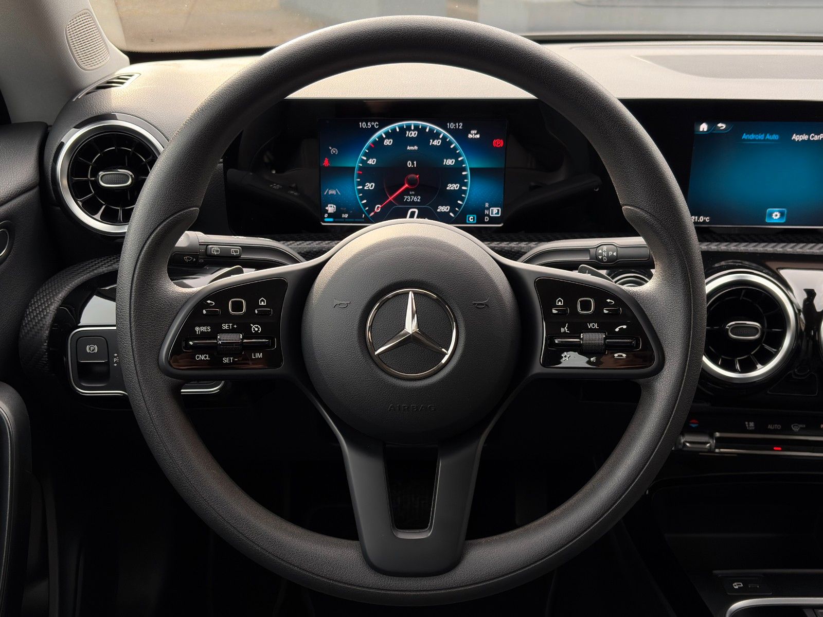 Fahrzeugabbildung Mercedes-Benz CLA 180 SB SHZ LKA TEMP MBUX Navi Wifi CarPlay