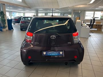 Toyota IQ - 4