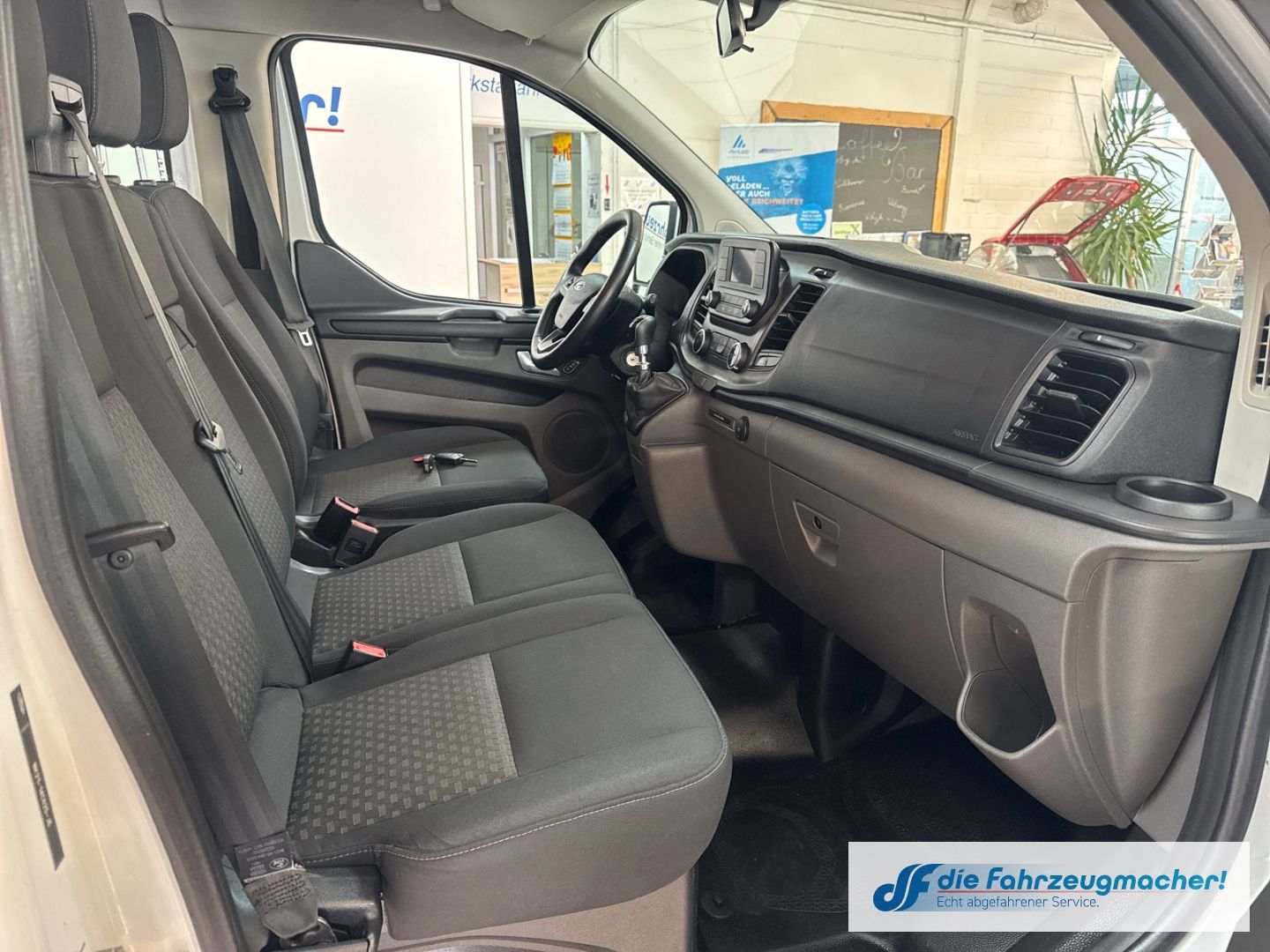 Fahrzeugabbildung Ford Transit Custom Dyn. Kurvenlicht DAB Notbremsass.