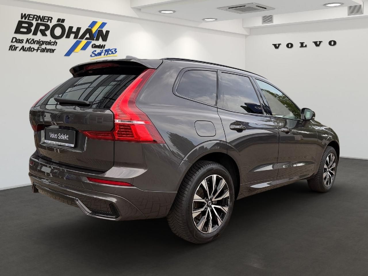 Fahrzeugabbildung Volvo XC60 B4 Benzin Plus Dark 2WD