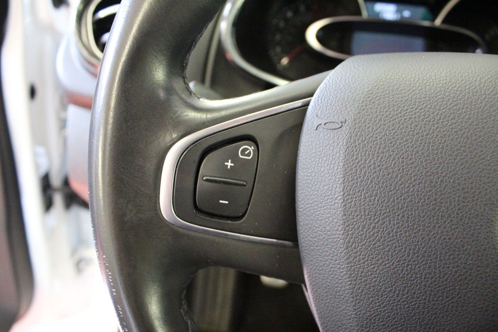 Fahrzeugabbildung Renault Clio TCe 90 IBose Edition *Navi*Klima*PDC*