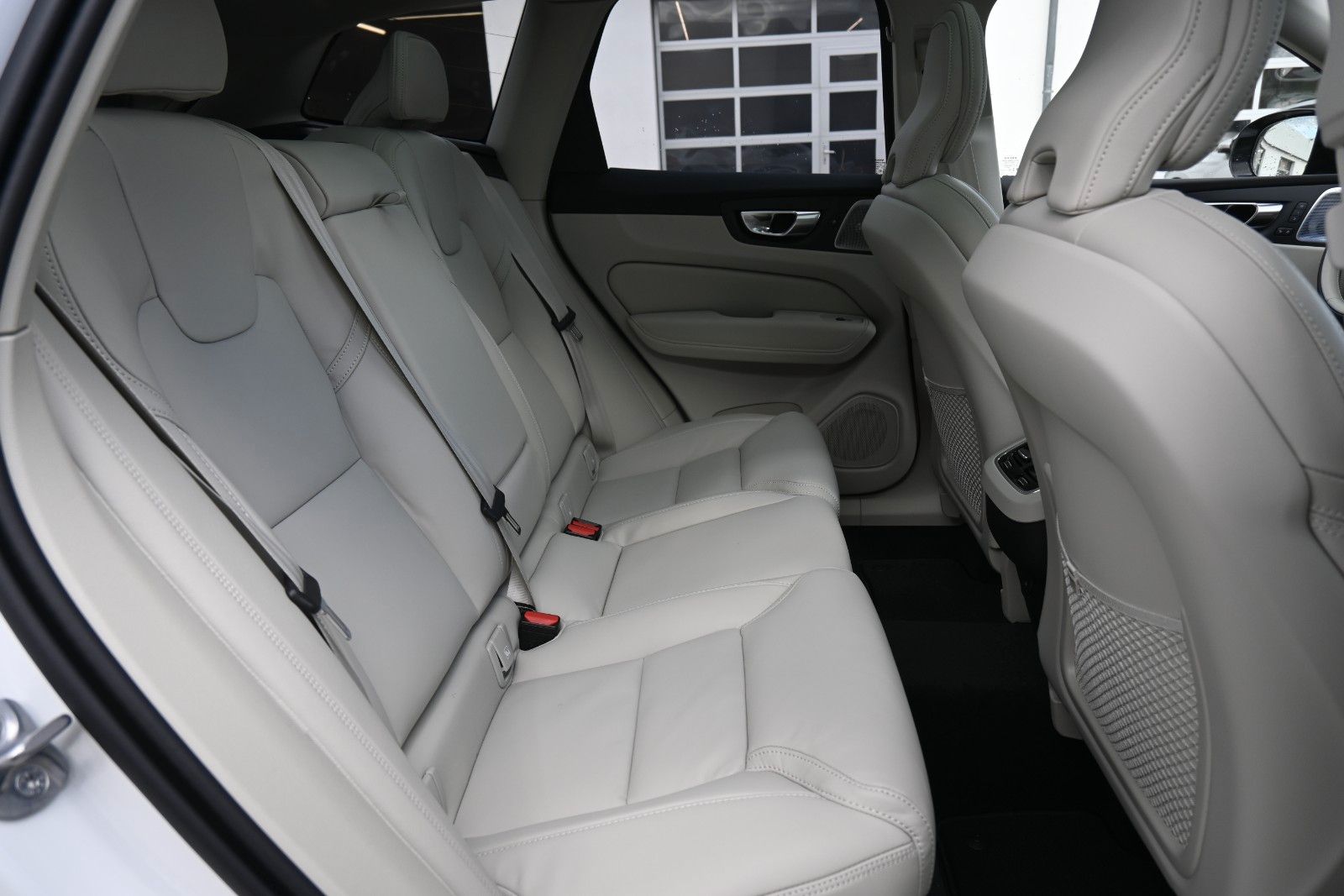Fahrzeugabbildung Volvo XC60 B5 AWD Ultra Dark*LUFT*360°*ACC*B&W*AHK