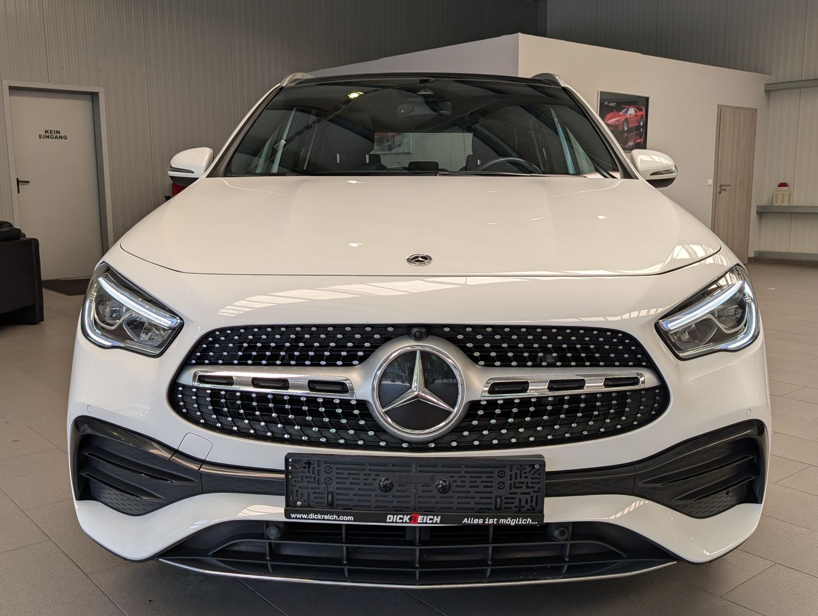 Fahrzeugabbildung Mercedes-Benz GLA 200 d DCT AMG-Line LED StandHz Dinamica Pano