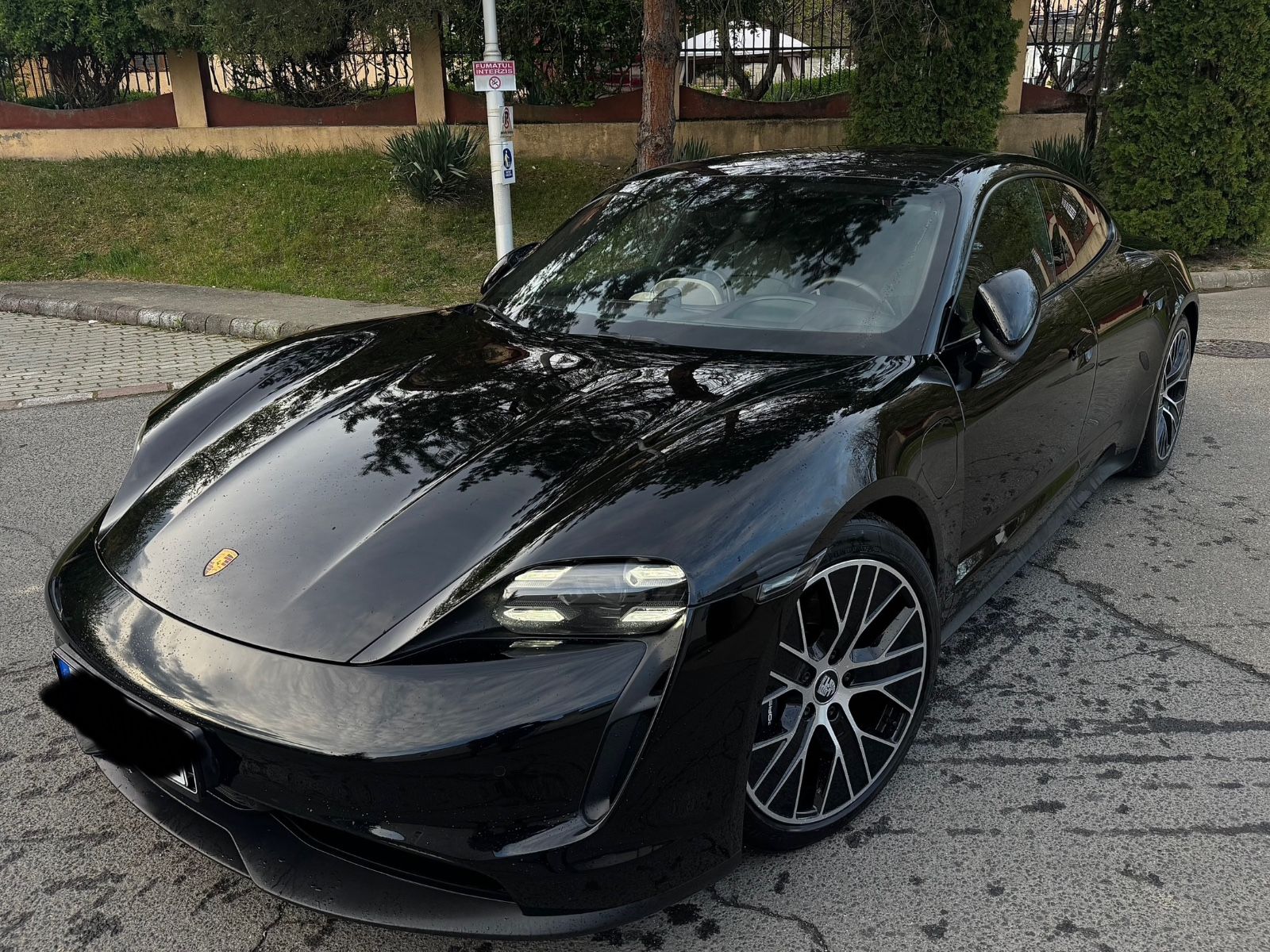 PORSCHE Taycan
