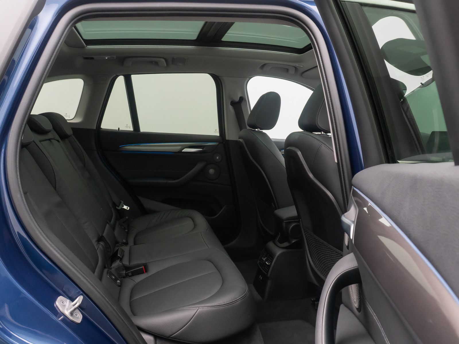 Fahrzeugabbildung BMW X1 xD25e xLine Panorama H/K Kamera DAB HUD Voll