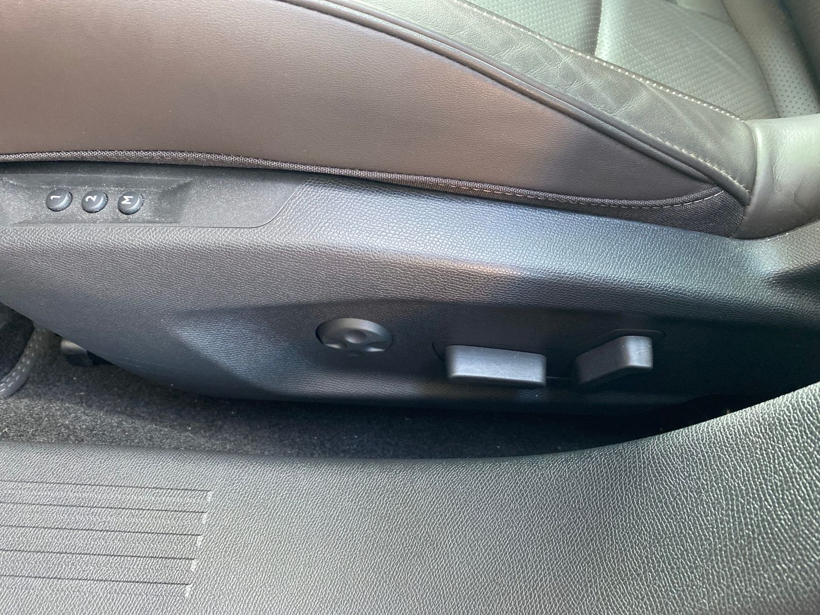 Fahrzeugabbildung DS Automobiles DS4 PT130 Autom. OPERA *Schiebedach*Leder*360°Ca