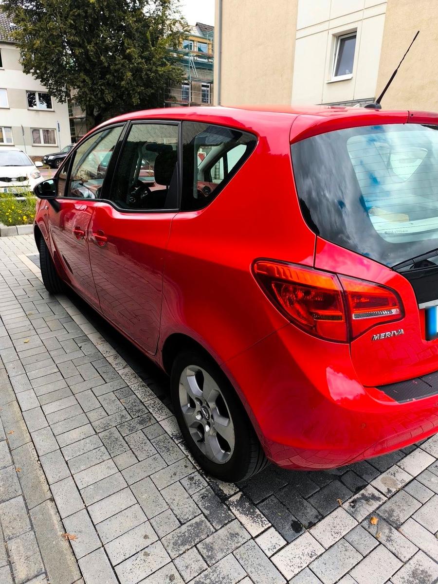 Opel Meriva 2010 — rear view