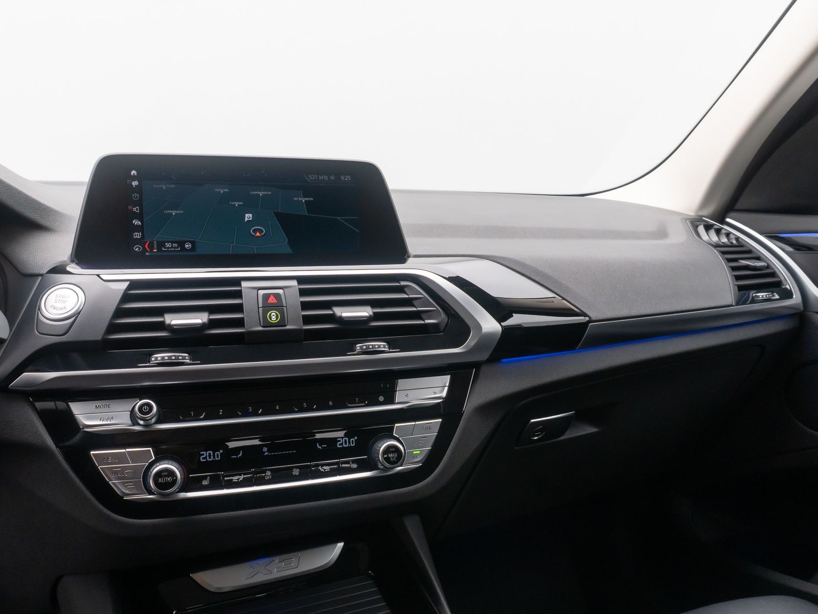 Fahrzeugabbildung BMW X3 xD20d  xLine Kamera DAB CockPit+AHK Sport 20"