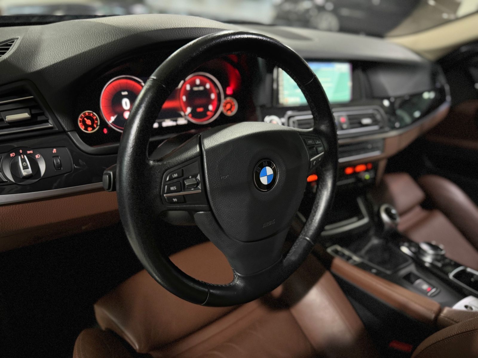 Fahrzeugabbildung BMW 520d HiFi NaviPro PDC Sitzhzg Lordos Sportsitz