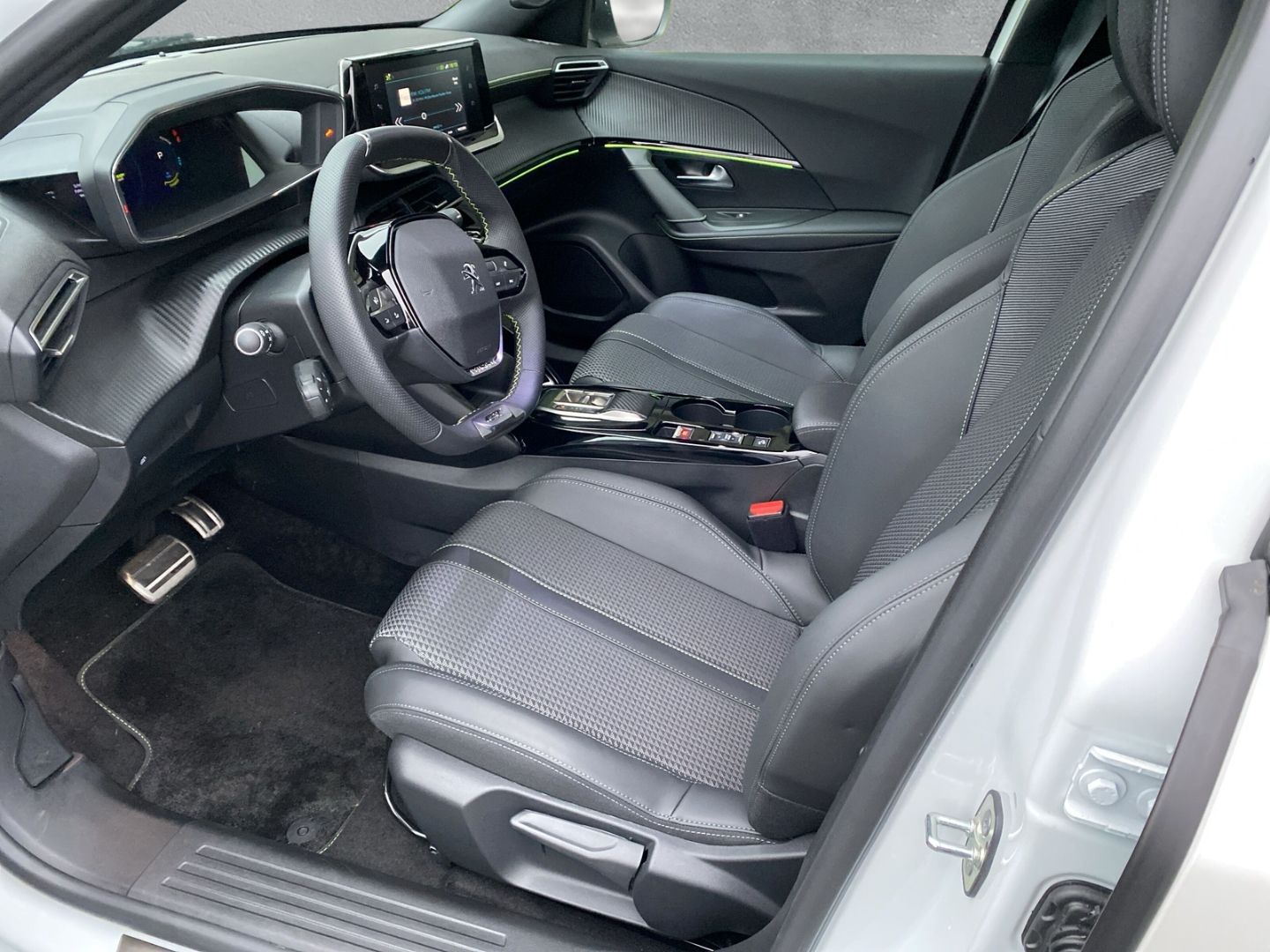 Fahrzeugabbildung Peugeot 2008 e- GT Elektromotor 136