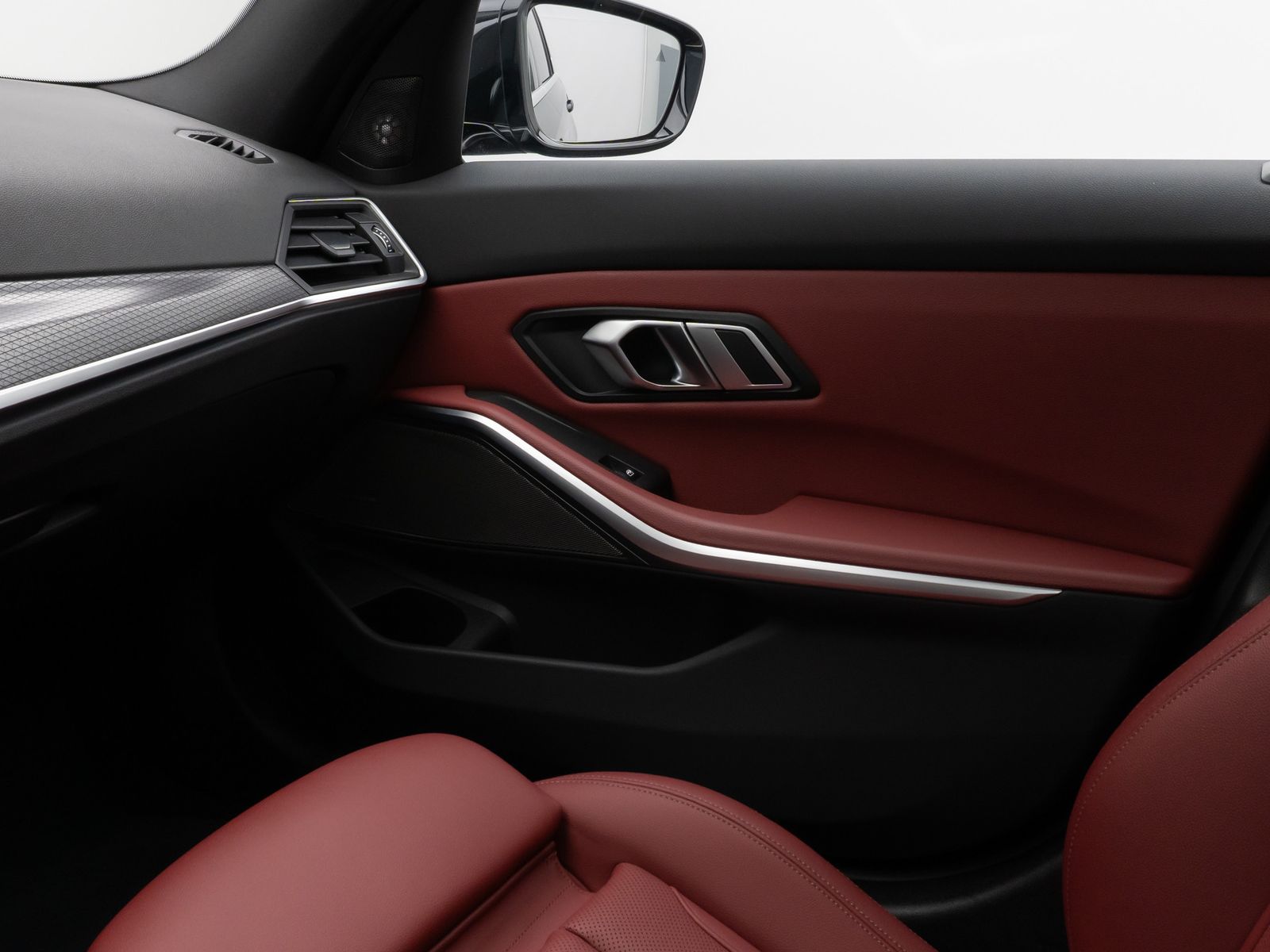 Fahrzeugabbildung BMW 330i M Sport Panorama Kamera DAB H/K DrivAssist