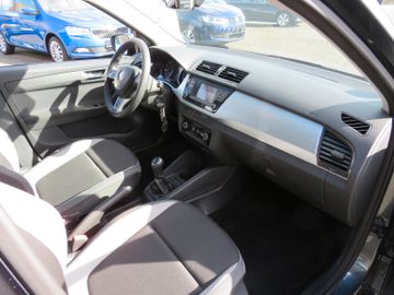 Fahrzeugabbildung SKODA Fabia Ambition TSI CLIMATRONIC PDC 8-FACH 1.HD