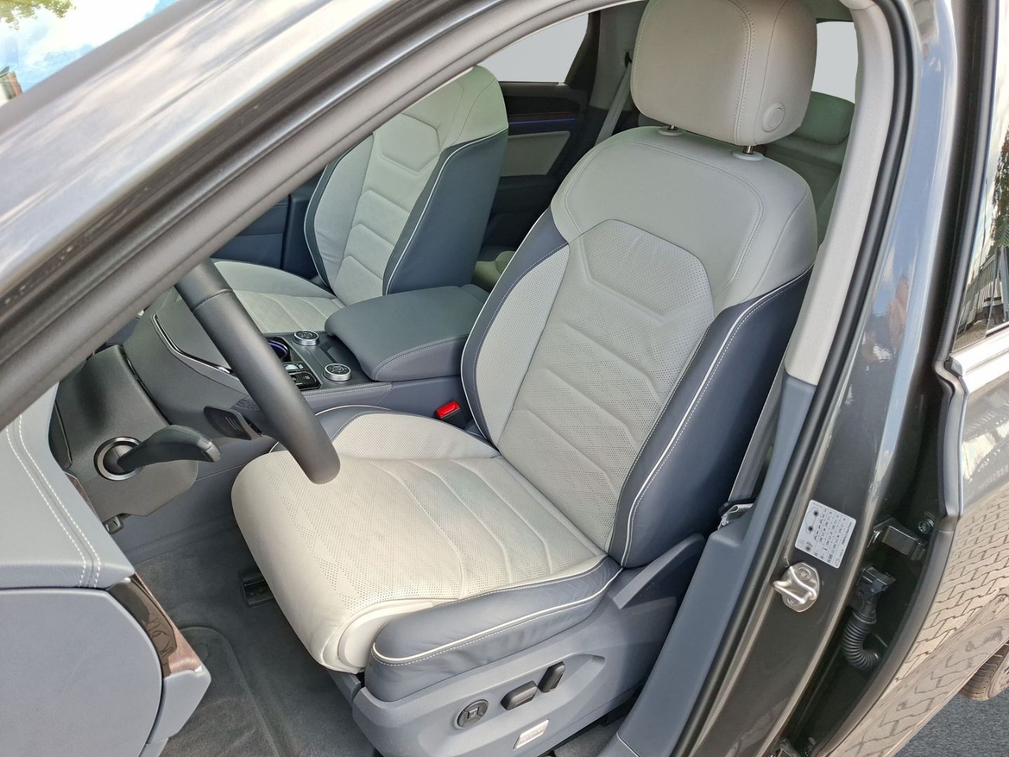 Touareg 3.0 TSI 4M Elegance *STHZ*AHK*PANO*HUD*