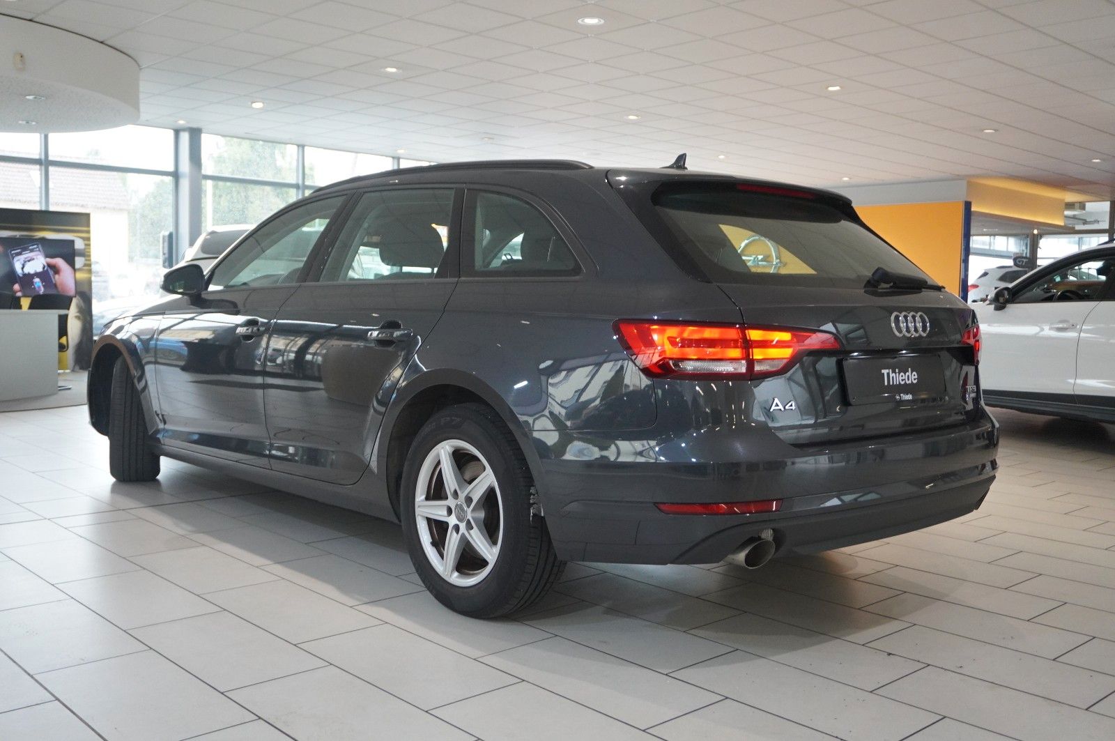 Fahrzeugabbildung Audi A4 Avant 2.0 TFSI ULTRA SPORT NAVI/LED/SHZ/PDC