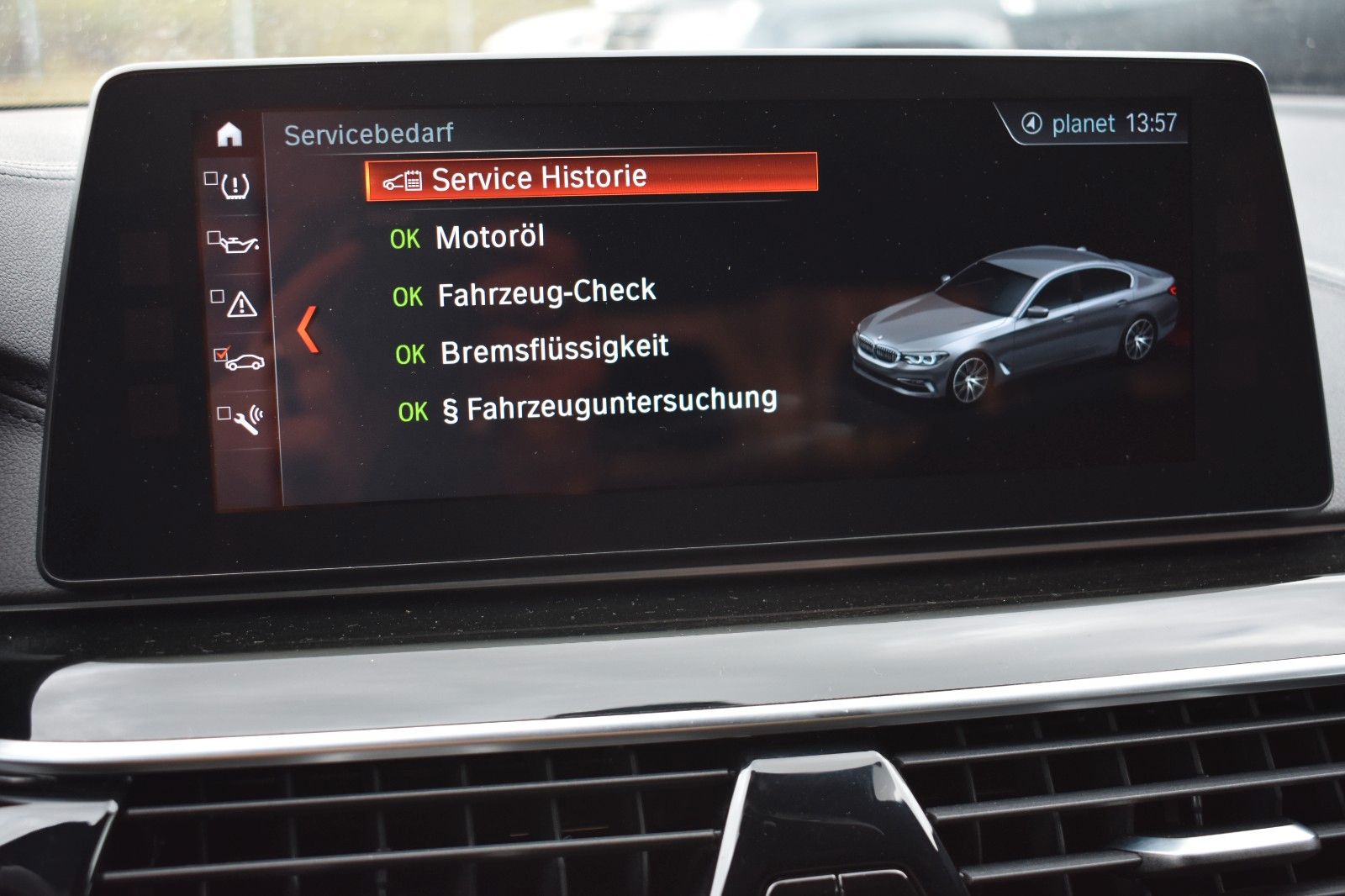Fahrzeugabbildung BMW M550i Limo xDrive Night Vision HUD 360°  1 Hand