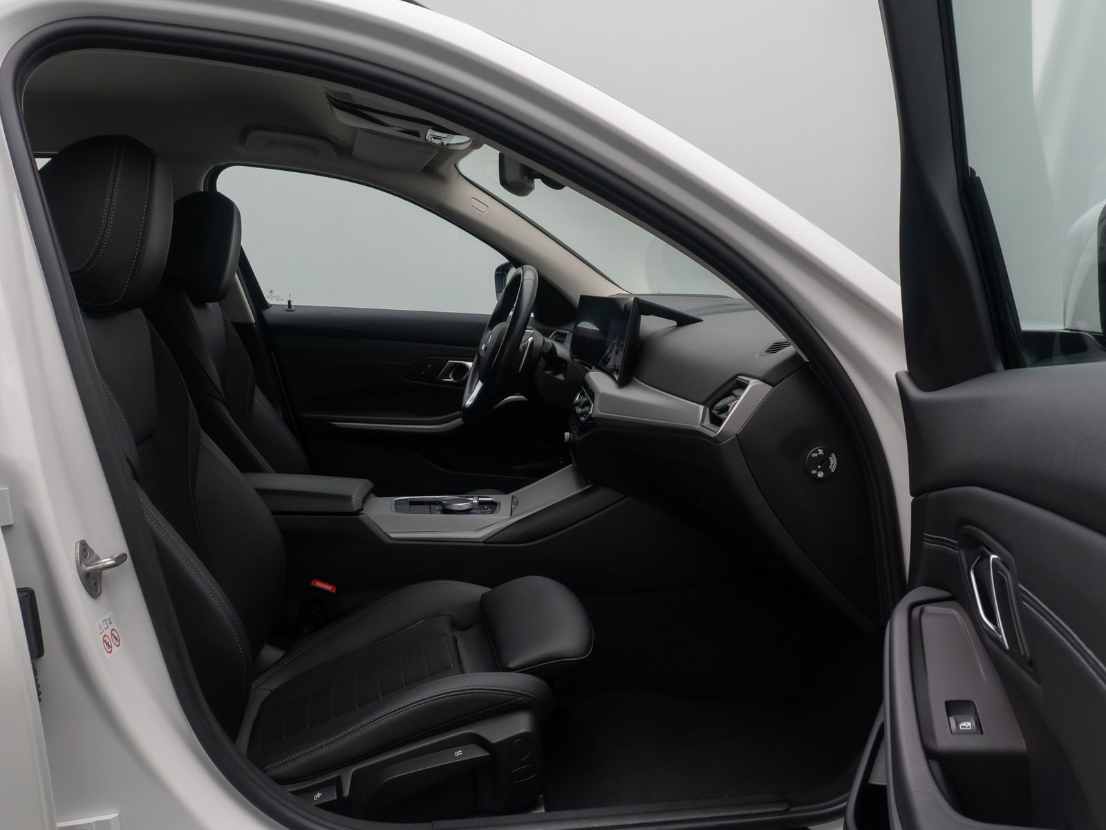 Fahrzeugabbildung BMW 320e Stop&Go AHK Kamera DAB Sportsitz DrivAssist