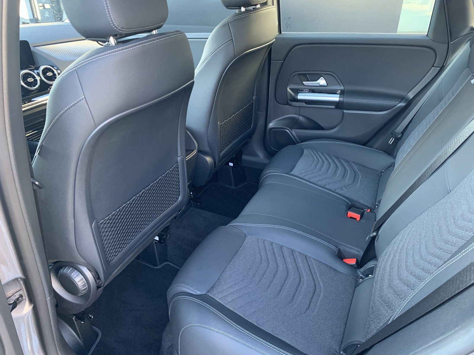 Fahrzeugabbildung Mercedes-Benz B 180