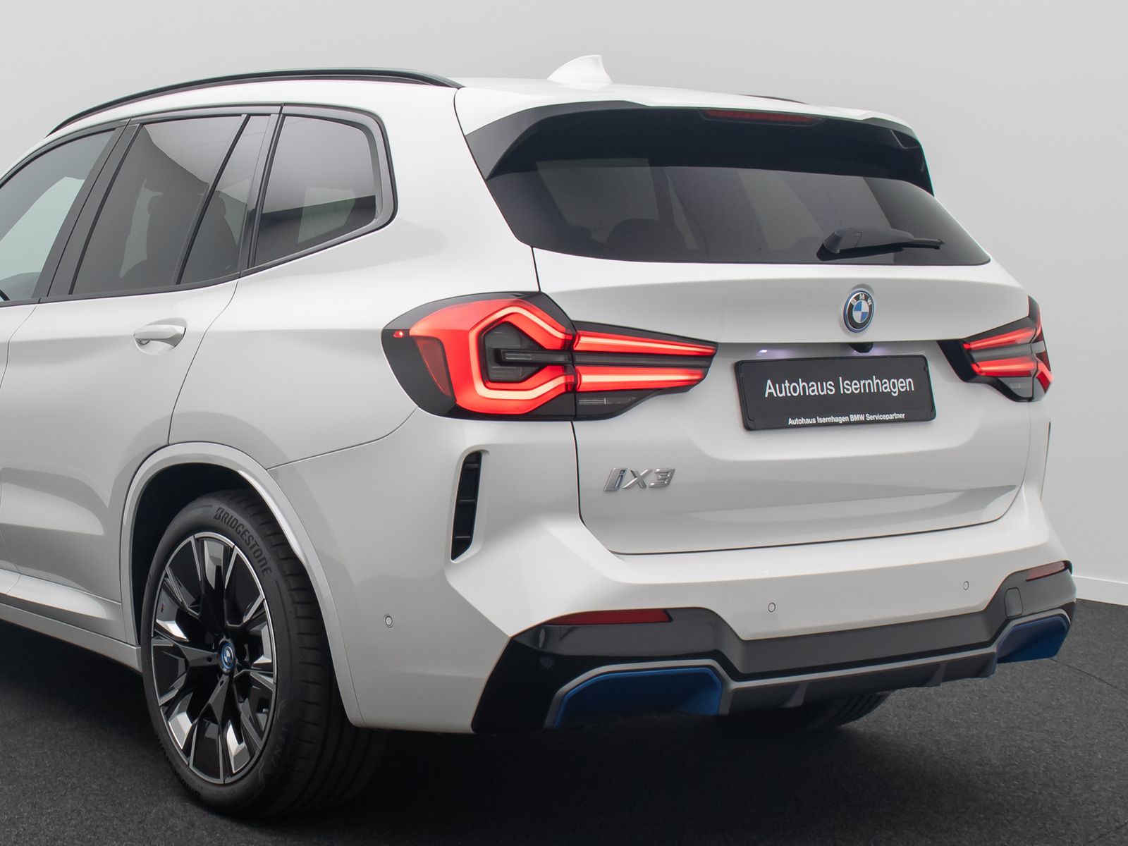 Fahrzeugabbildung BMW iX3 Impressive 360° HUD DAB H/K HUD AHK Panorama