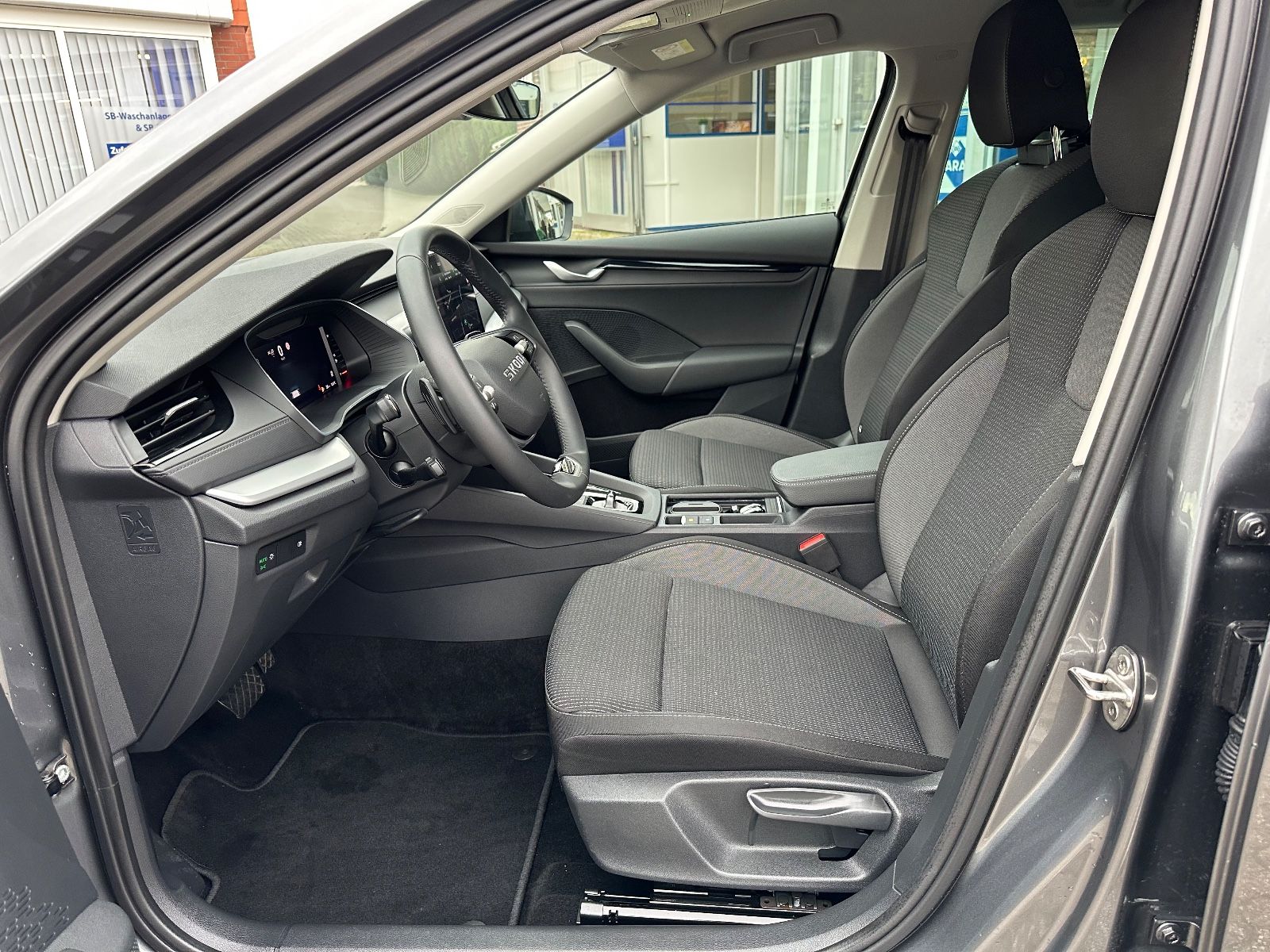 Fahrzeugabbildung SKODA Octavia Combi 2.0 TDI Selection DSG Navi/AHK/ACC