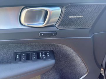 Volvo XC40 Plus Dark B4 Mild-Hybrid