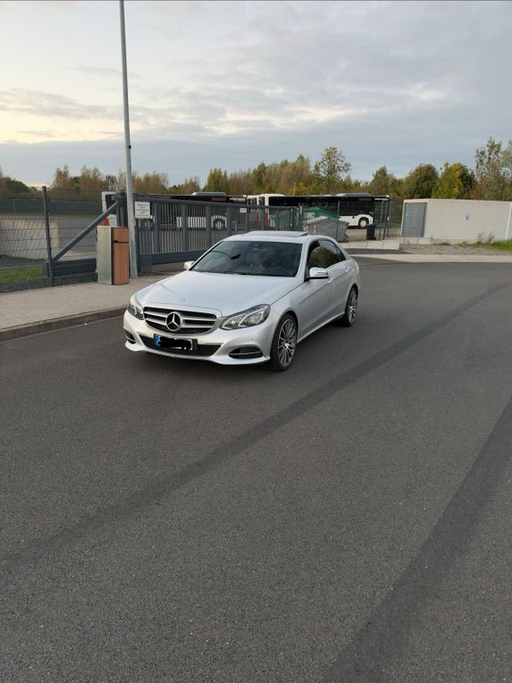 Image of Mercedes-Benz E 220