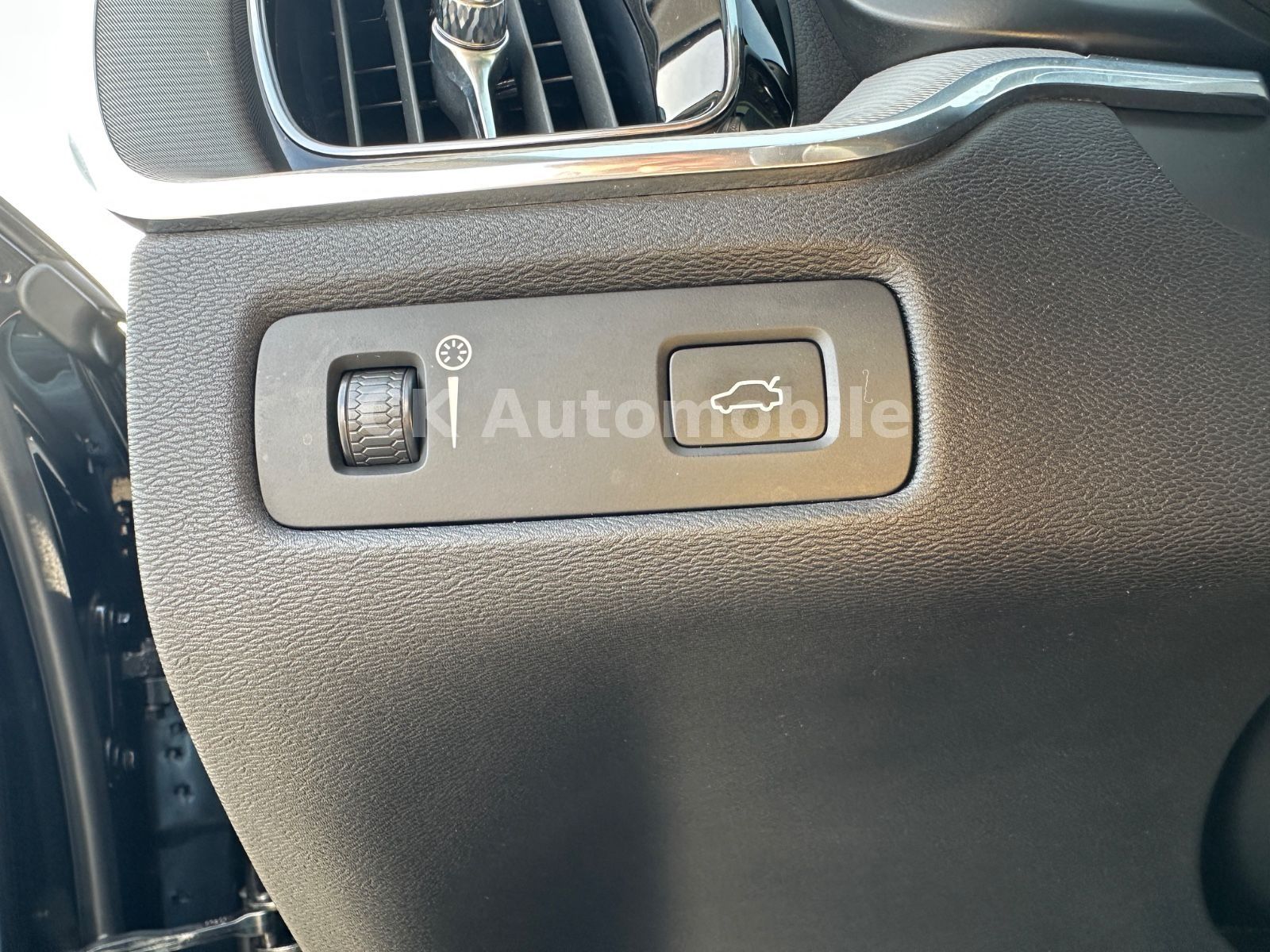 Fahrzeugabbildung Volvo XC60 B4 Inscription 2WD/Leder/Pano/LED/BLIS/360°