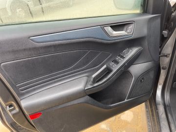 Ford Focus Turnier Active *PANO*NAVI*CARPLAY*TEMP*LED