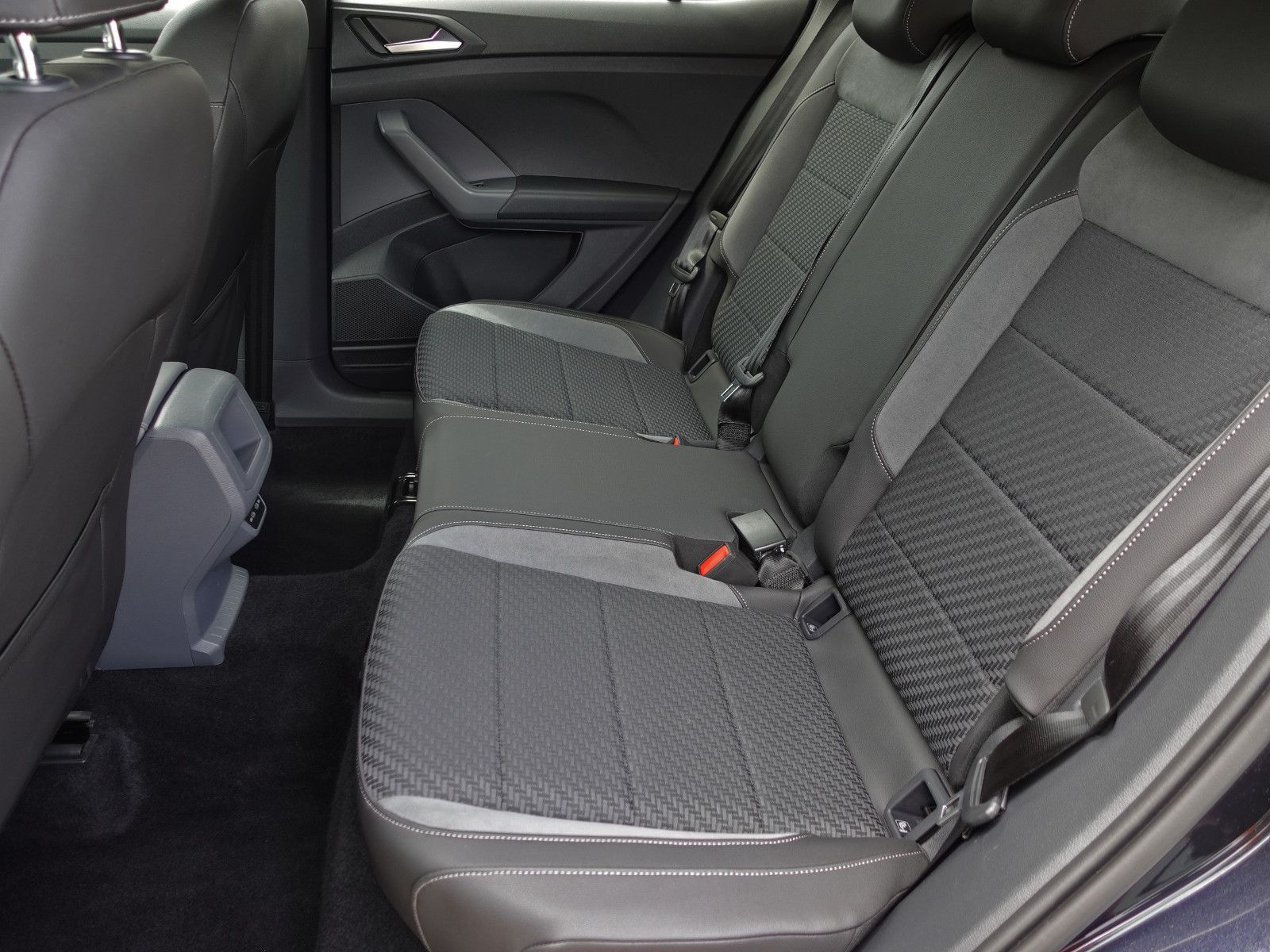 Fahrzeugabbildung Volkswagen T-Cross 1.5 TSI DSG Style R-Line RFK Assist AppC