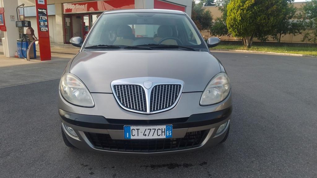 Lancia Ypsilon