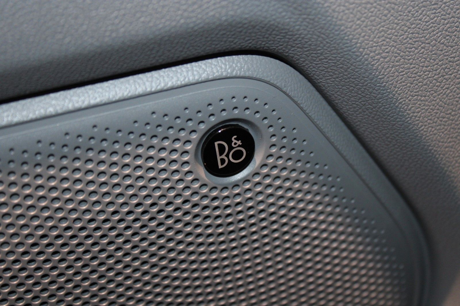 Fahrzeugabbildung Ford Tourneo Custom Automatik L1 SPORT mit AHK + GJR