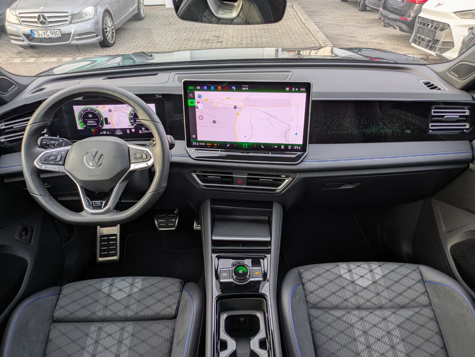 Fahrzeugabbildung Volkswagen Tiguan 2.0 TDI 4M R-Line PANO*H&K*AHK*MATRIX*20"