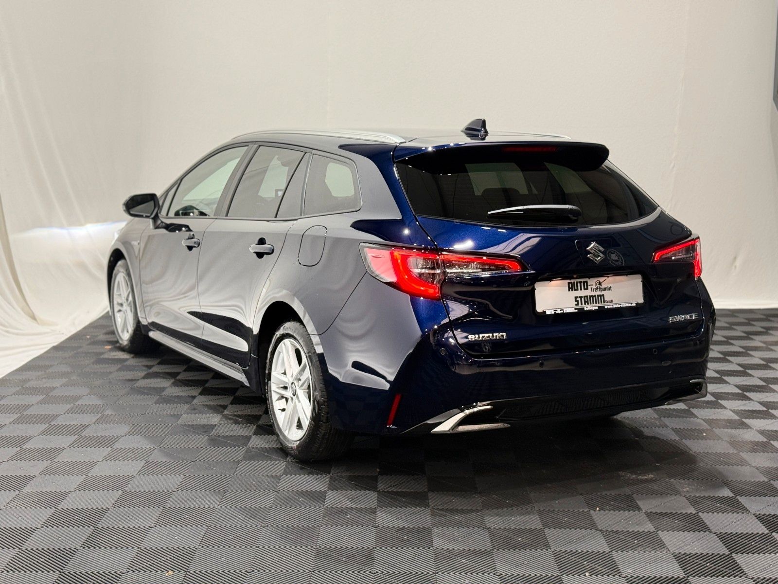 Fahrzeugabbildung Suzuki Swace 1.8 HYBRID CVT Com+