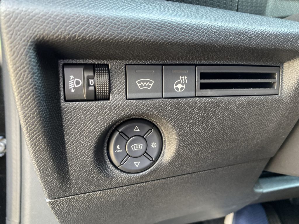 Fahrzeugabbildung Citroën C4 PureTech 130 S&S *Automatik* MAX *beh. Lenkr*