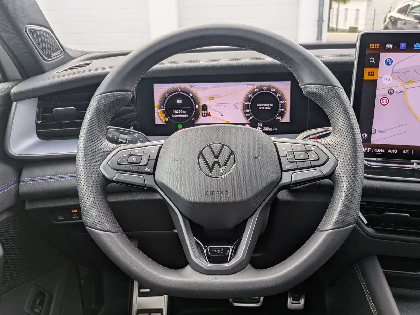 Fahrzeugabbildung Volkswagen Tayron 2.0 TDI 4M R-Line 7Si*MATRIX*AHK*PANO*HUD