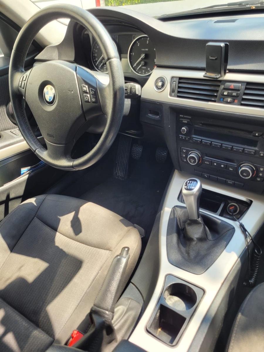 BMW 320 2009 — photo 8