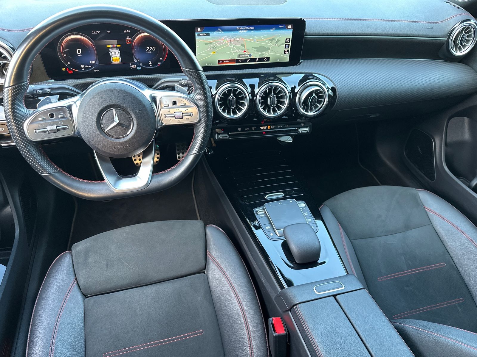Fahrzeugabbildung Mercedes-Benz CLA 220 Shooting Brake d AMG Line Night-Paket