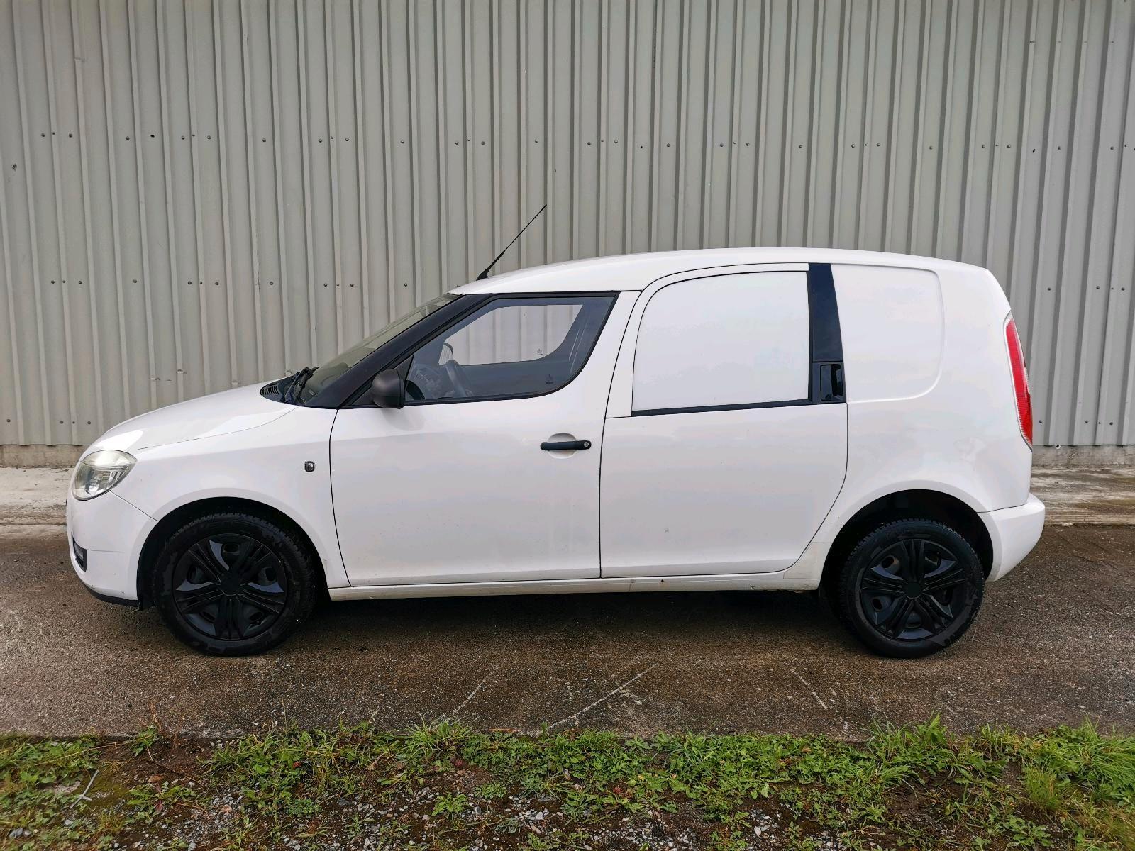 Skoda Roomster 2009 — rear view