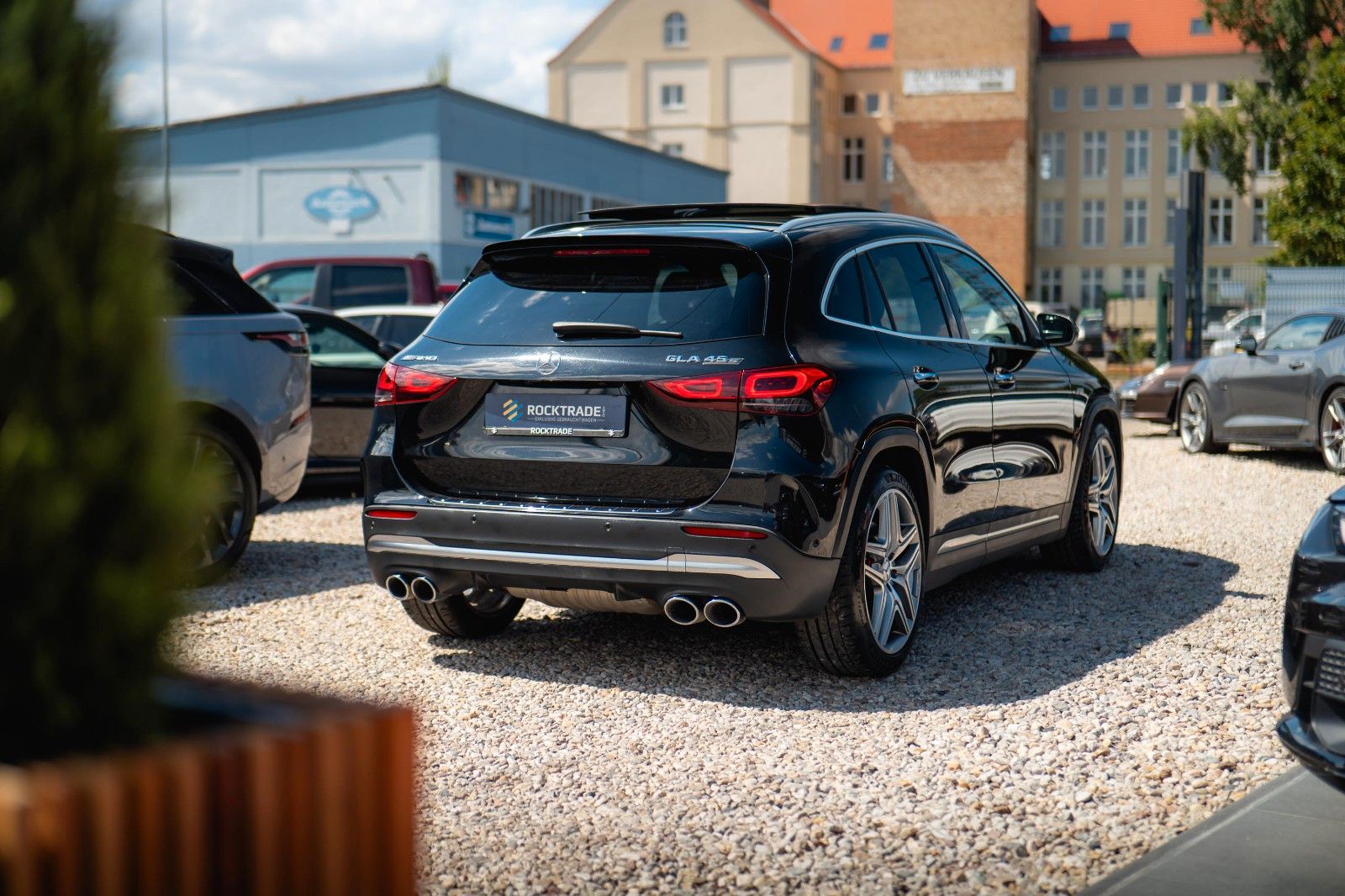 Fahrzeugabbildung Mercedes-Benz GLA 45 S AMG 4Matic | ACC | PANO | BURMESTER