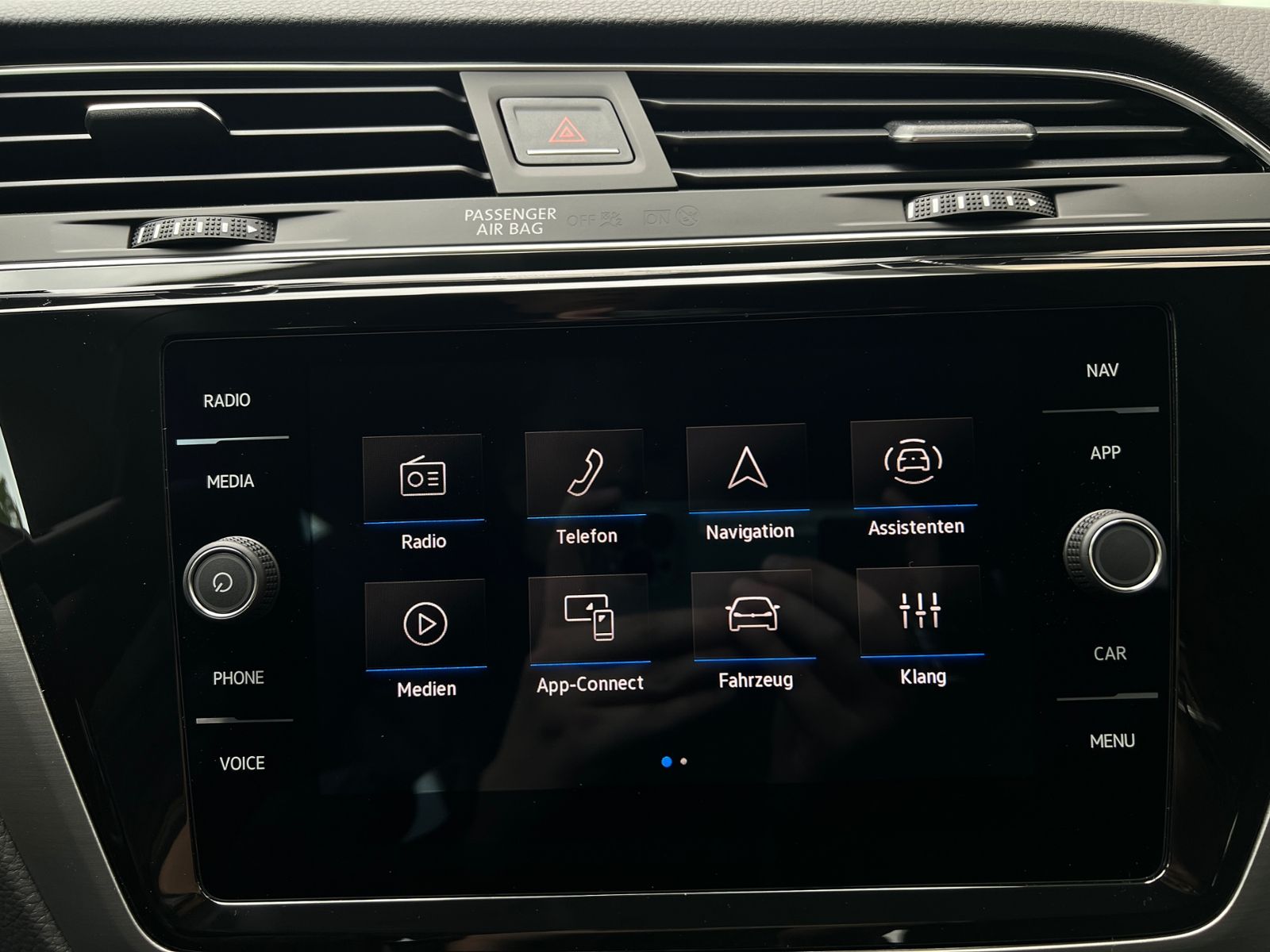 Fahrzeugabbildung Volkswagen Touran Comfortline 1.5 TSI DSG *LED, AHK, 7-Sitz