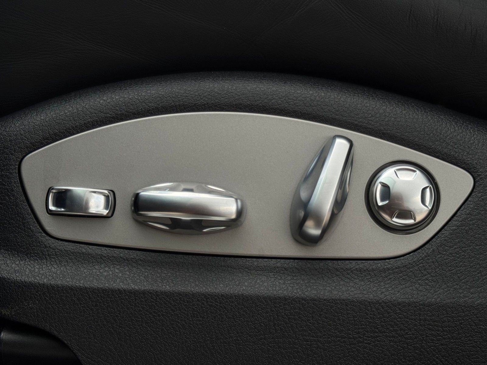 Fahrzeugabbildung Porsche Macan S V6 Pano Kamera Leder St-Heiz. Memory