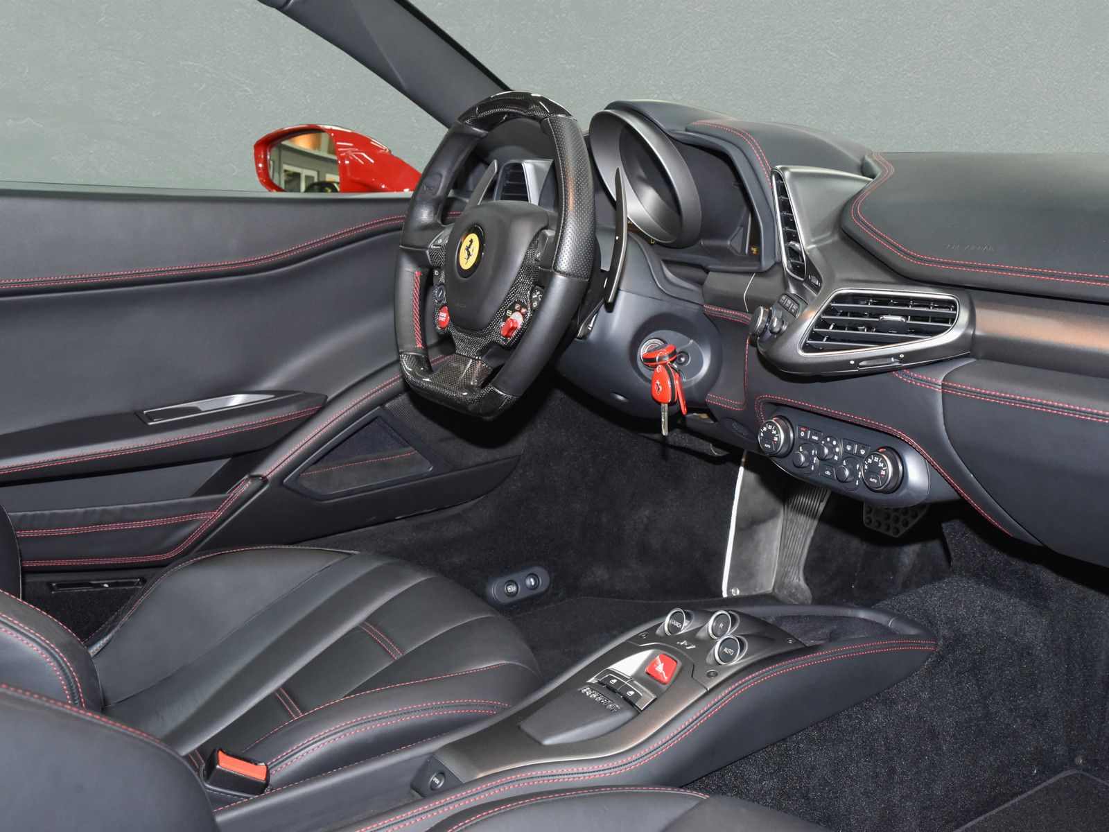 Fahrzeugabbildung Ferrari 458 Italia - LenkradCarbonLED|Parksens.vo+hi|AFS