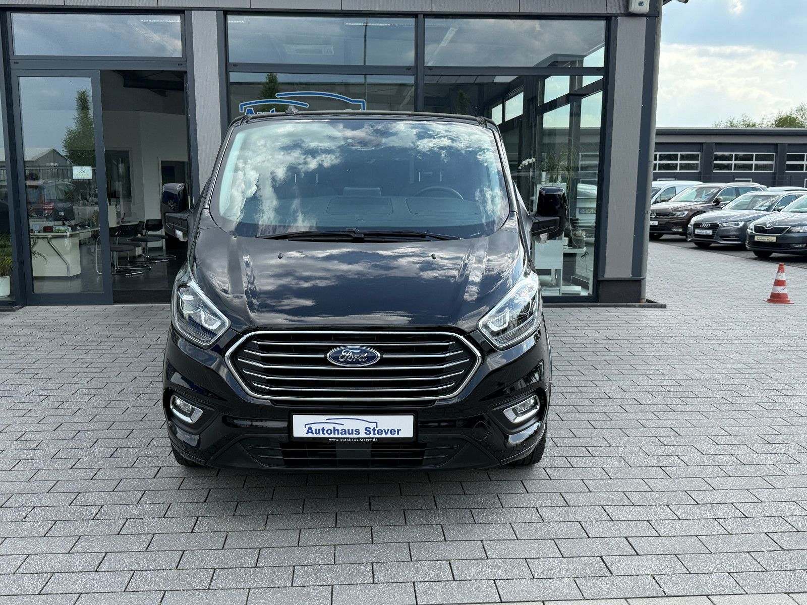 Fahrzeugabbildung Ford Transit/Tourneo Custom Kombi 320 L2 Tourneo Tita