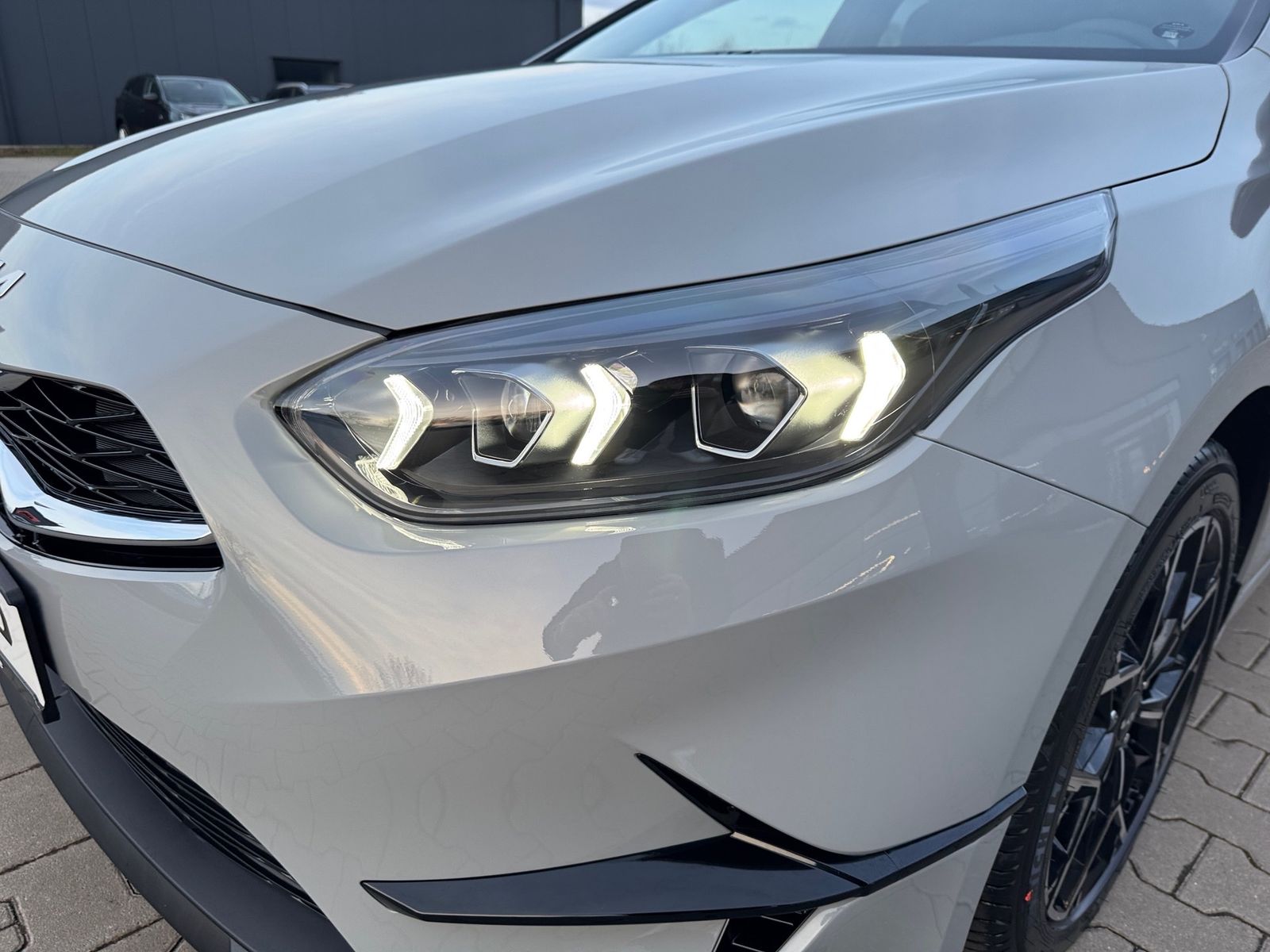 Fahrzeugabbildung Kia CEED_5 1.0T 100 NIGHTLINE STD